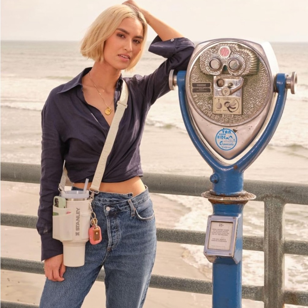 Stanley All Day 40 oz Quencher Carry-All | Crossbody Bag w/Phone Pocket Cream - Picture 7 of 12